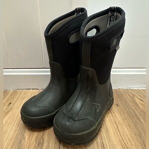 Bogs classic snowboots black size 11 kids